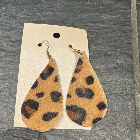 Animal print lightweight leather earrings! Zoom in for all the design details 👀 - Picture 1 of 5